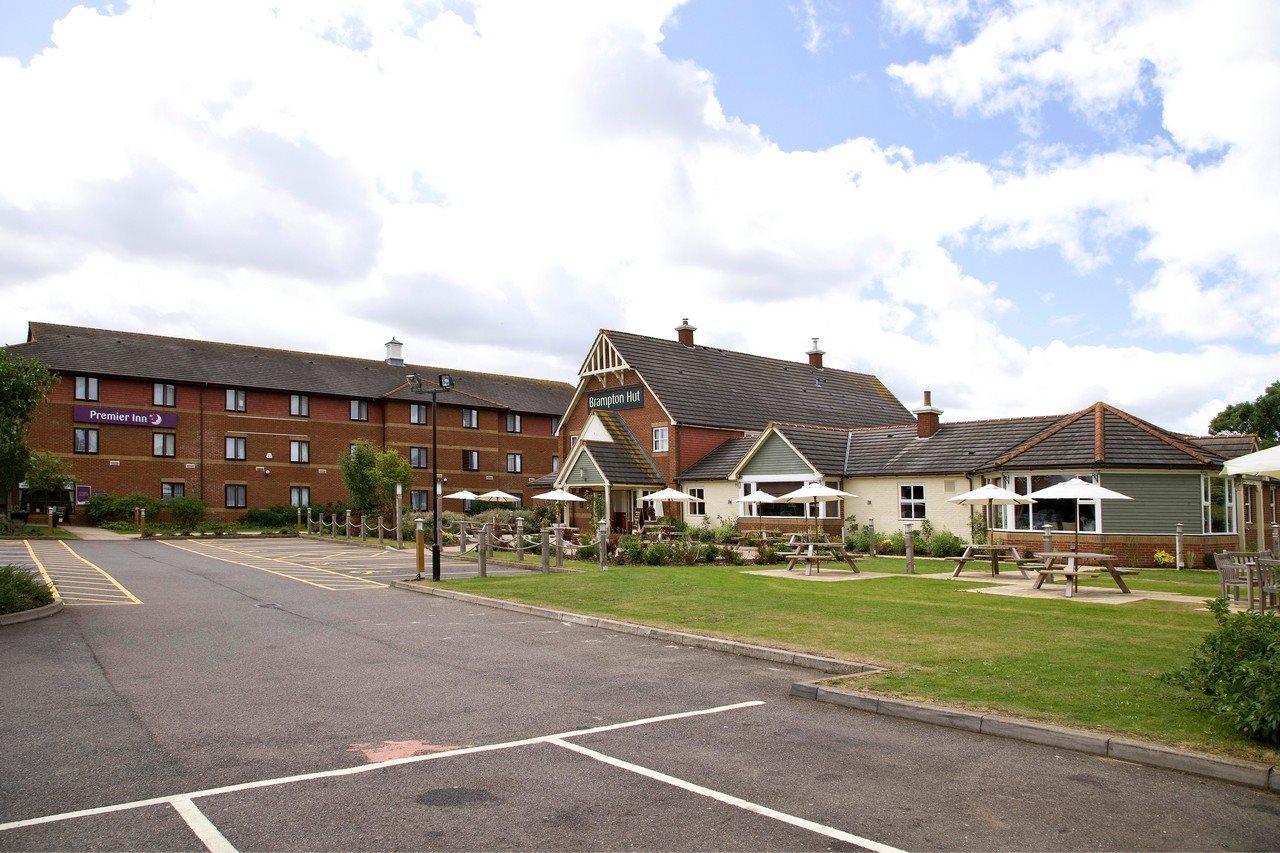 Premier Inn Huntingdon Ngoại thất bức ảnh