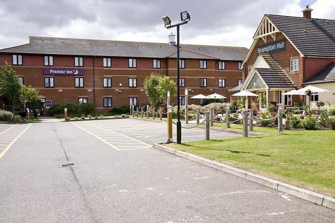 Premier Inn Huntingdon Ngoại thất bức ảnh