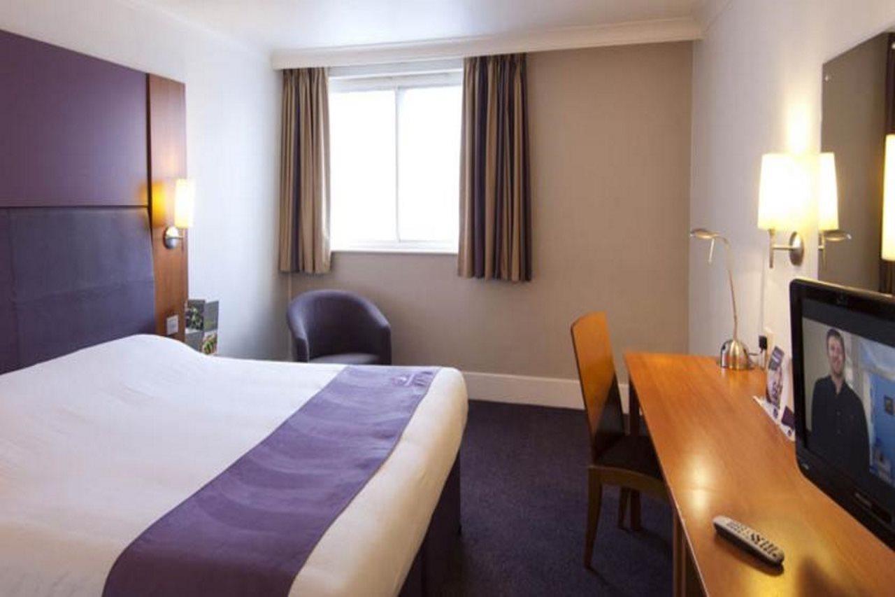 Premier Inn Huntingdon Ngoại thất bức ảnh