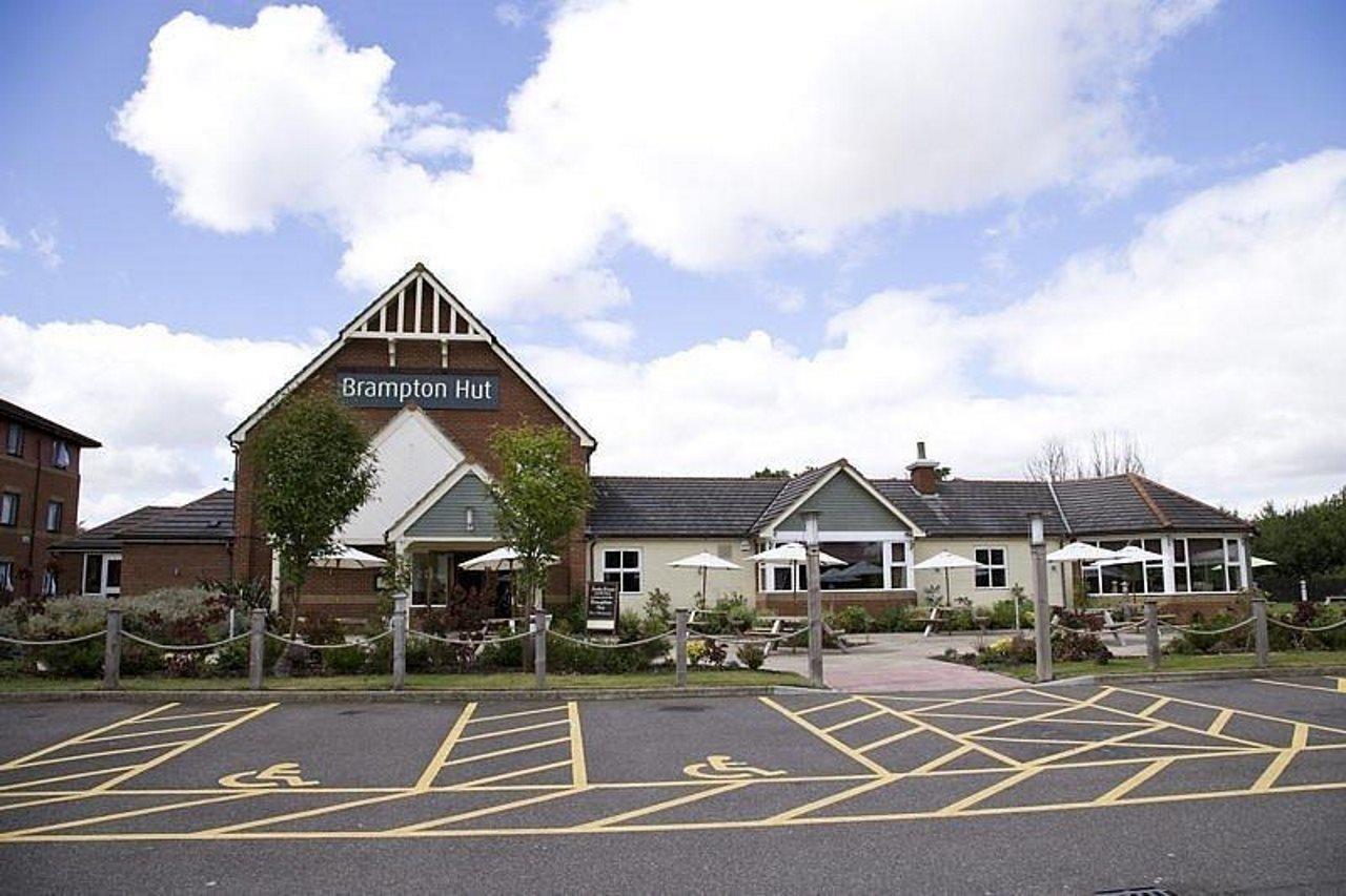 Premier Inn Huntingdon Ngoại thất bức ảnh