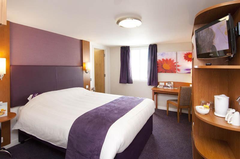 Premier Inn Huntingdon Ngoại thất bức ảnh