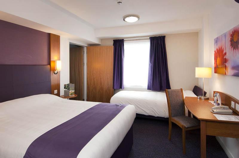 Premier Inn Huntingdon Ngoại thất bức ảnh